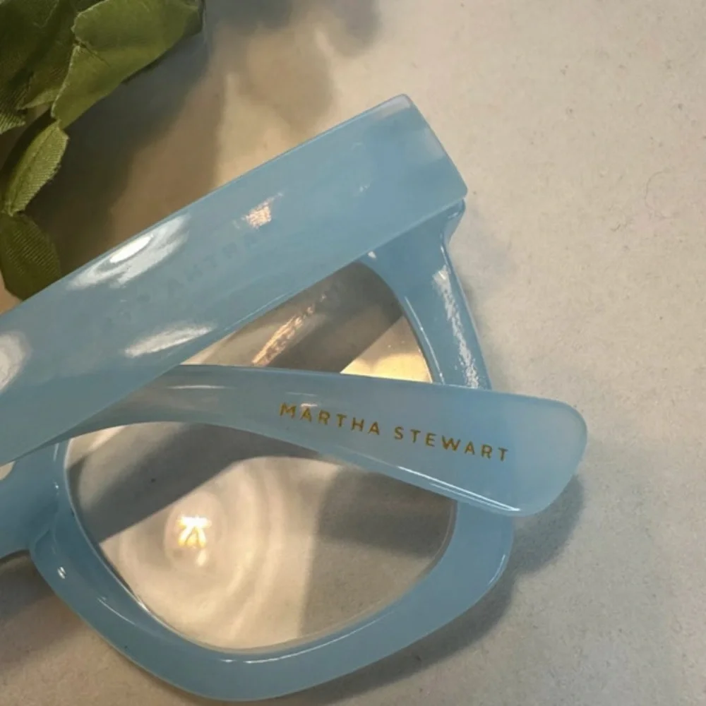 Martha Stewart bold cat